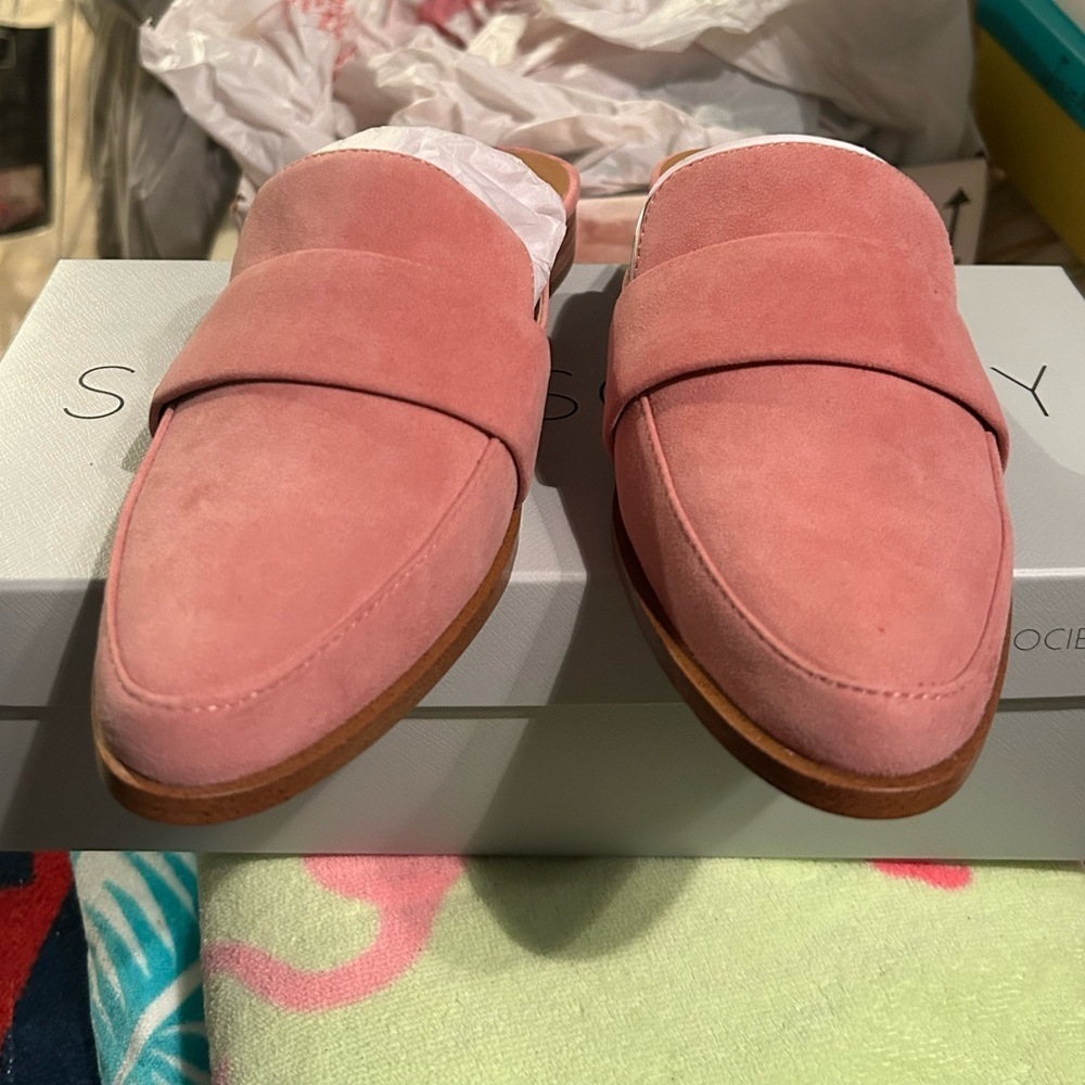 Brand: Rebecca Minkoff Size: 5 Color: Pink